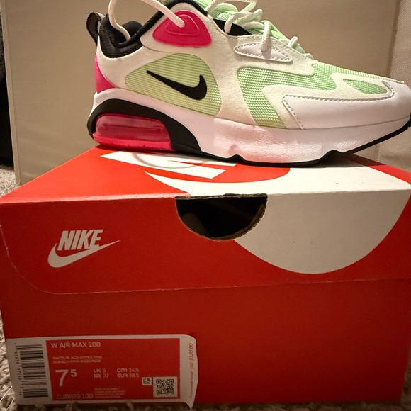 Nike Air Max Sneakers in Green and Pink - Picture 8 of 9